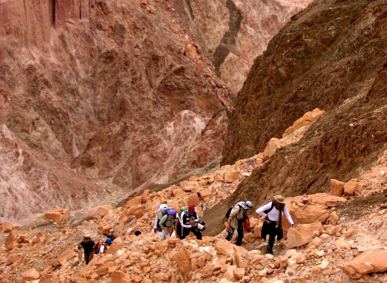 steep-ascent-over-loose-stony-award-tours-safaris